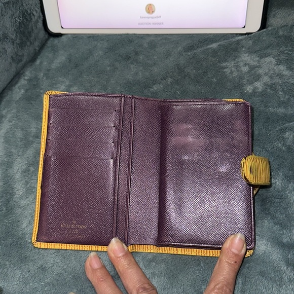 Louis Vuitton Yellow and purple Epi wallet with kiss lock coin pouch 💕 M11916 - Picture 10 of 16